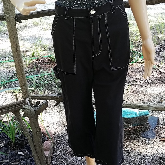 black cargo capri pants